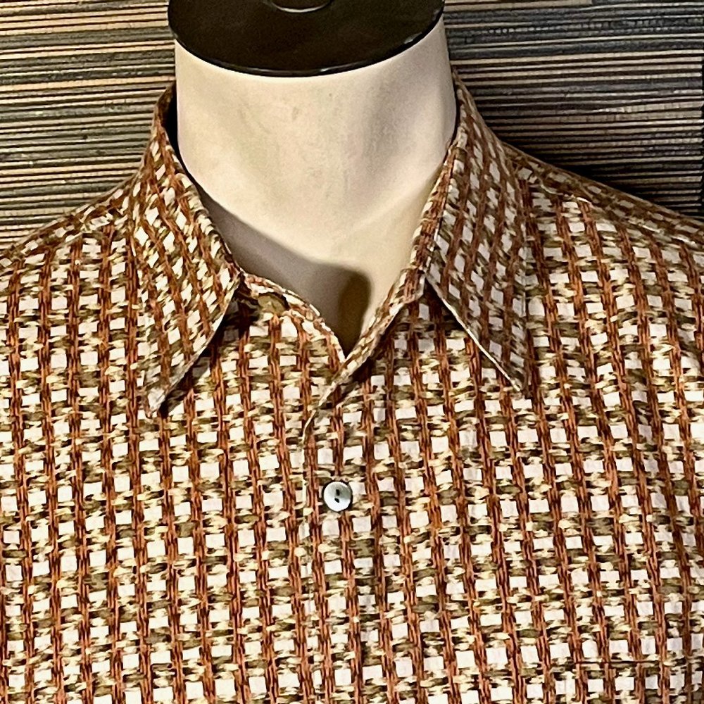 BARELY WORN: Tori Richard's Honolulu-Men's SS (L)